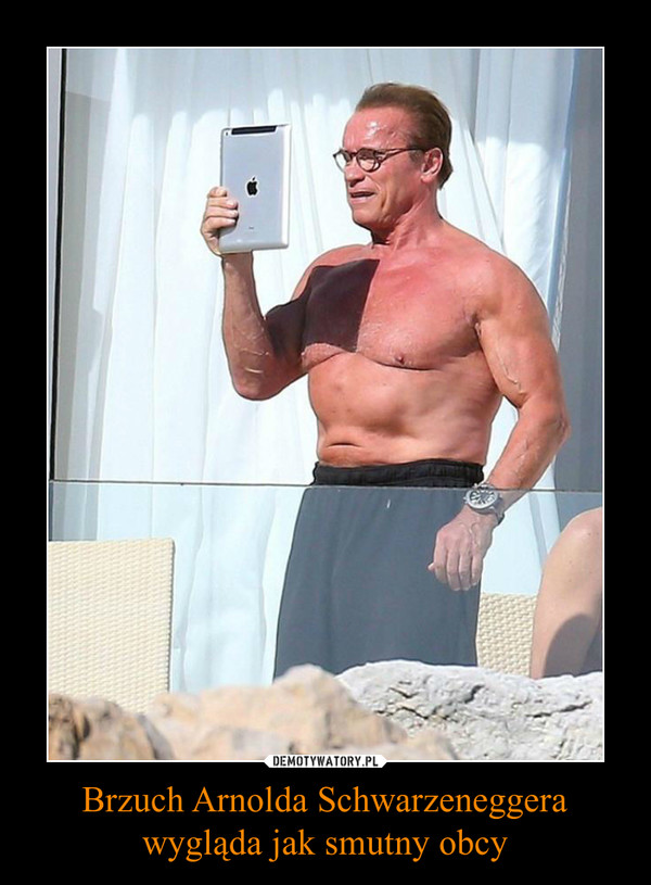 Brzuch Arnolda Schwarzeneggera wygląda jak smutny obcy –  