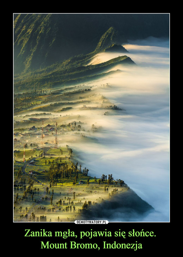 Zanika mgła, pojawia się słońce. Mount Bromo, Indonezja –  