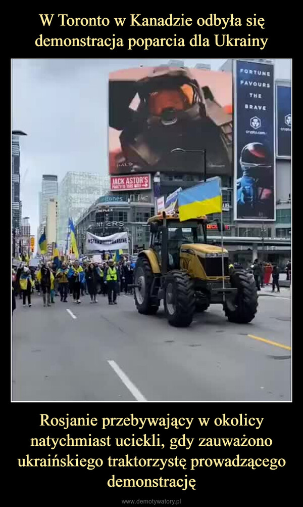Rosjanie przebywający w okolicy natychmiast uciekli, gdy zauważono ukraińskiego traktorzystę prowadzącego demonstrację –  