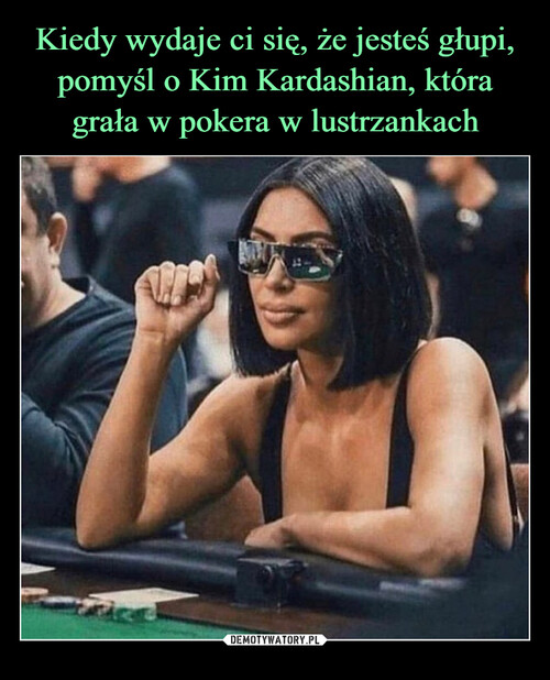 Kiedy wydaje ci się, że jesteś głupi, pomyśl o Kim Kardashian, która grała w pokera w lustrzankach