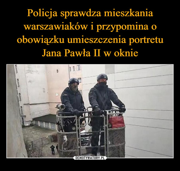 Policja sprawdza mieszkania warszawiaków i przypomina o obowiązku umieszczenia portretu Jana Pawła II w oknie